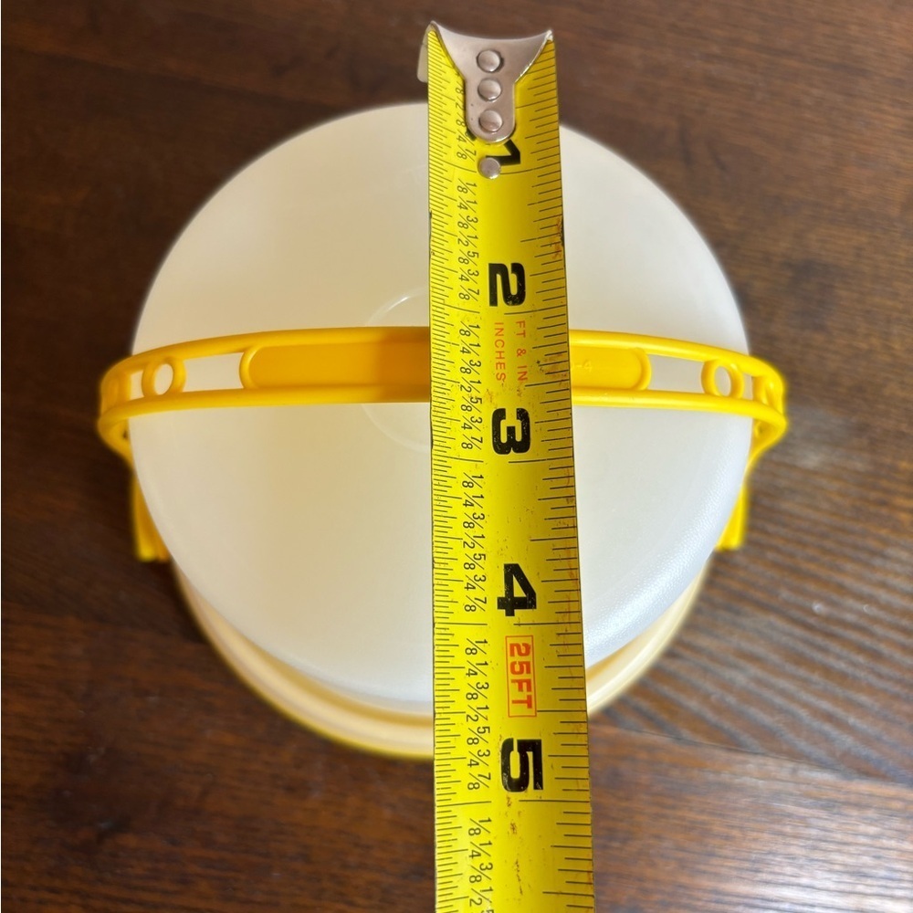 Vintage TUPPERWARE TOYS Kids MINI CAKE TAKER Carrier w/Lid & Handle Yellow 1498 - Picture 6 of 8